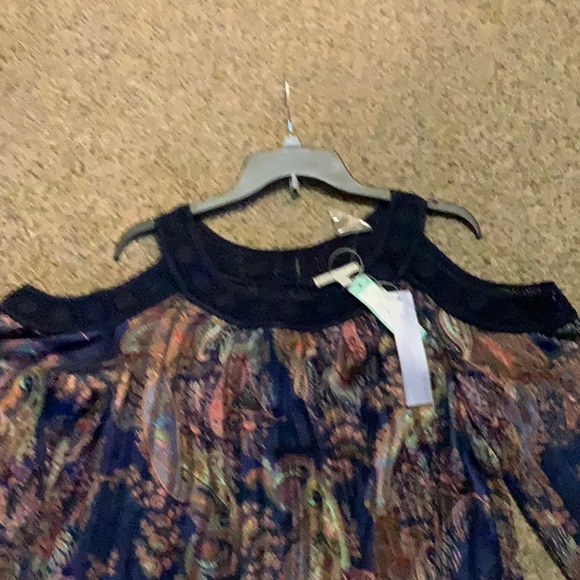 New maizel cold shoulder top - Picture 2 of 6